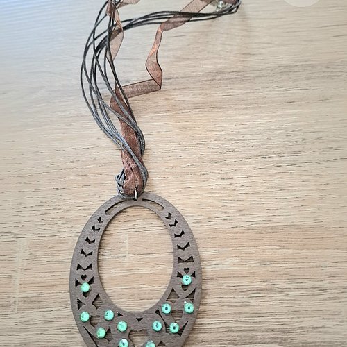 Collier mi long bois et strass turquoise