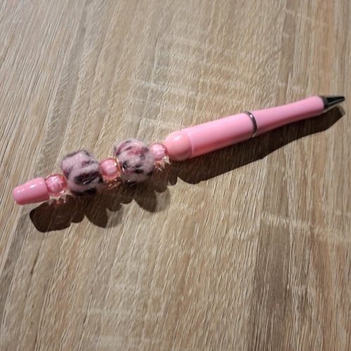 Stylo rose perles et froufrou noir  rose