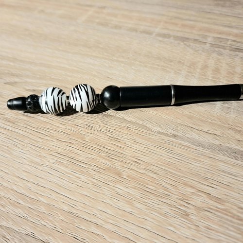 Stylo perles noir blanc