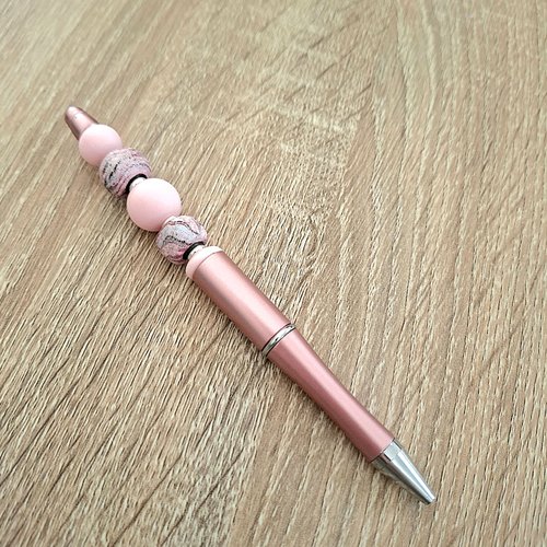 Stylo rose et gris perles assorties