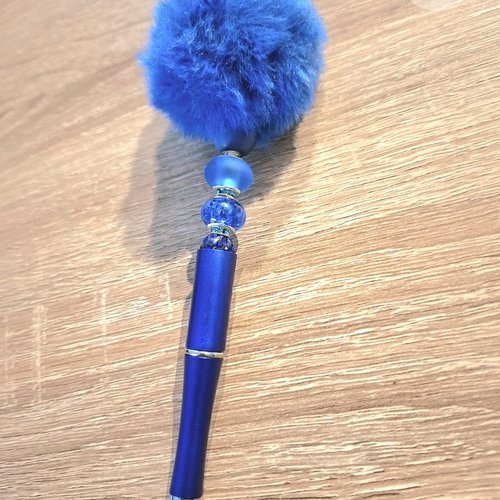 Stylo bleu froufrou