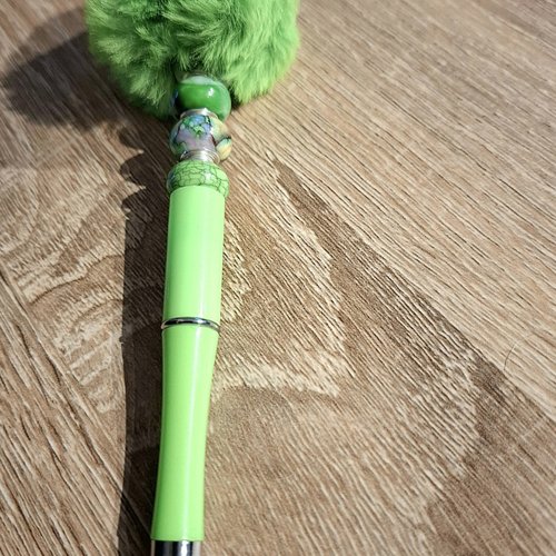 Stylo vert pomme froufrou