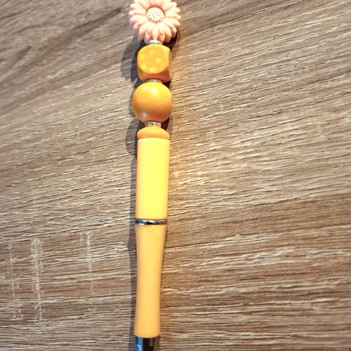 Stylo orange perles assorties