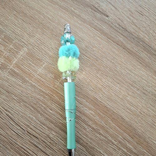 Stylo vert froufrou assorti
