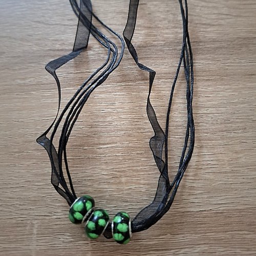 Collier organza noir 3 perles fleurs