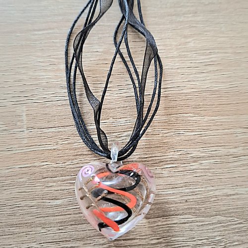 Collier tour du cou organza noir pendentif goutte resine noir rouge