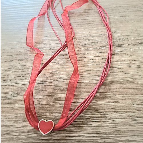 Collier organza rouge pendentif cœur ou bouche rouge