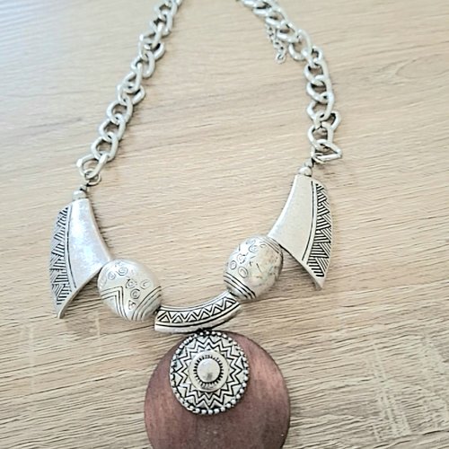 Collier ethnique argenté et bois