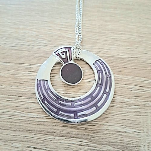 Collier pendentif argenté et violet