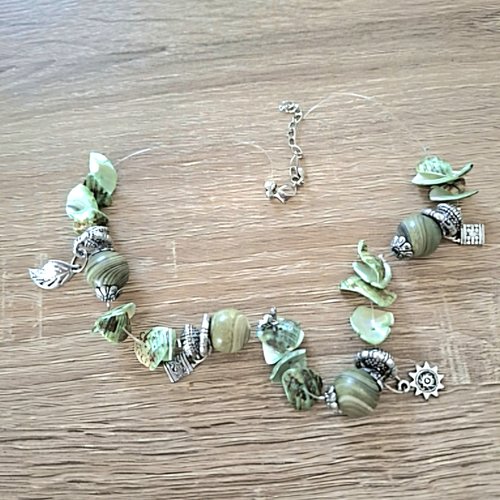Superbe collier coquillages verts