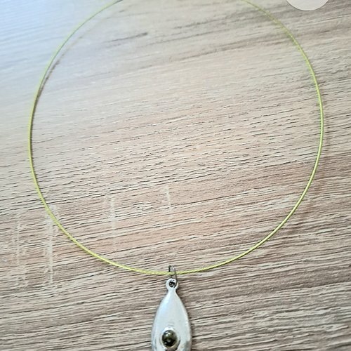 Collier tour du cou acier pendentif métal argenté perle kaki