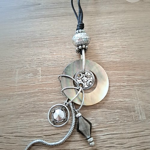 Collier long métal argenté et nacre