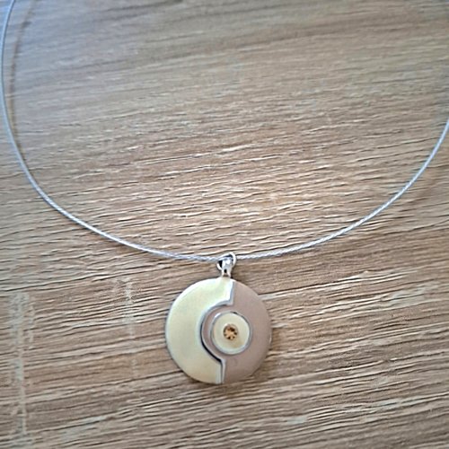 Collier tour du cou acier pendentif métal beige et taupe