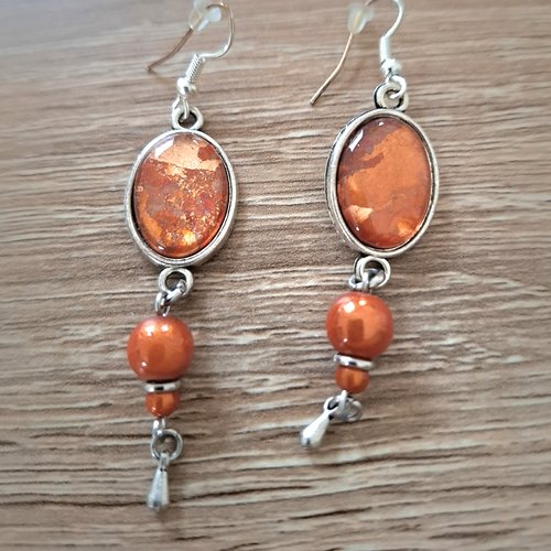 Boucles d'oreilles pendantes argentees cabochon orange et pampille argentée