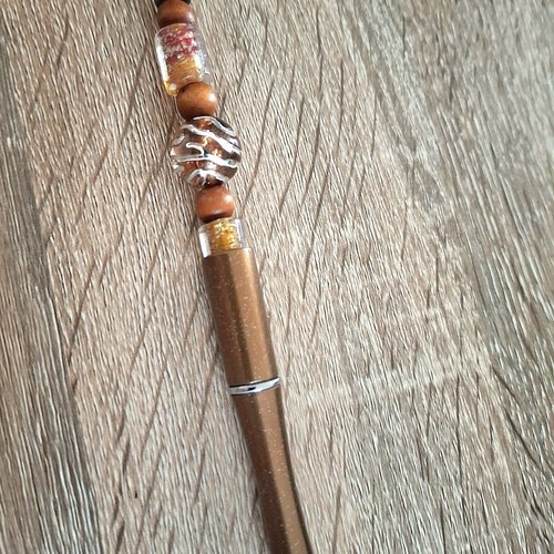 Stylo marron et argent