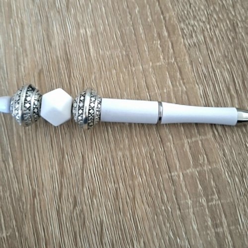 Stylo blanc argent