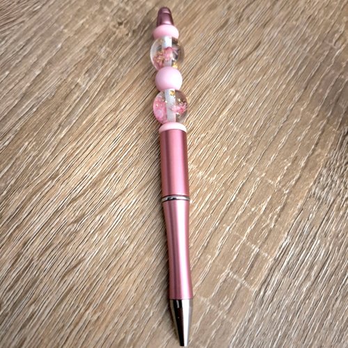 Stylo rose metallique perles assorties