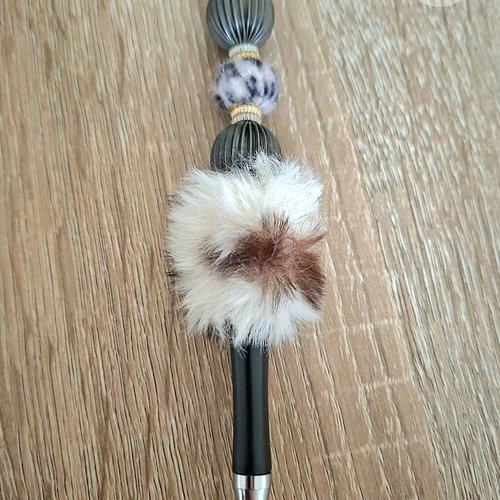 Stylo noir froufrou marron blanc