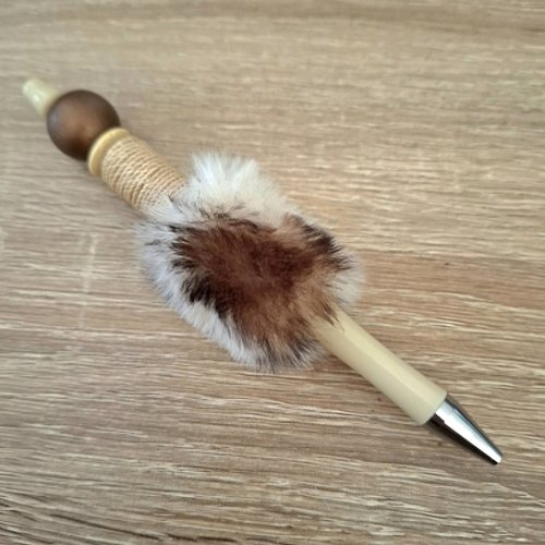 Stylo froufrou blanc et marron perles bois et corde