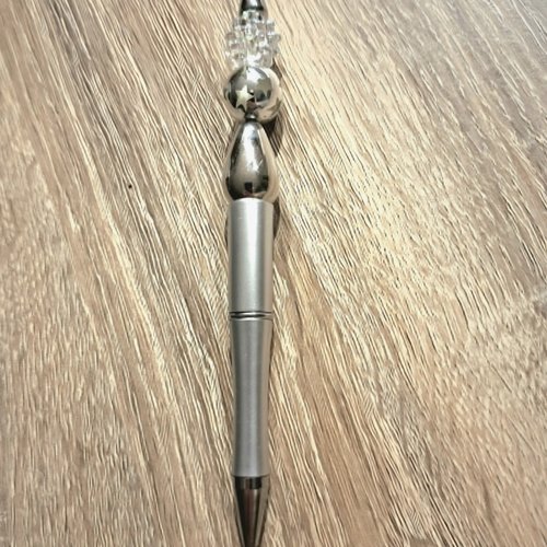 Stylo gris métallisé perles assorties