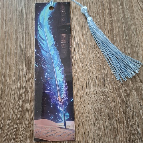 Marque page plume bleue