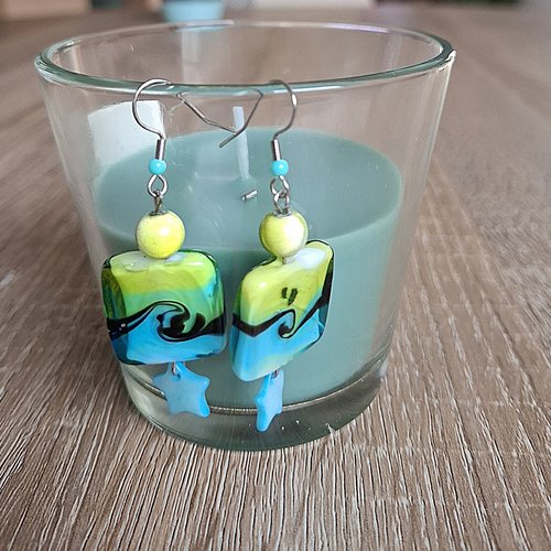Boucles d'oreilles pendantes perles en verre et nacre anis bleu