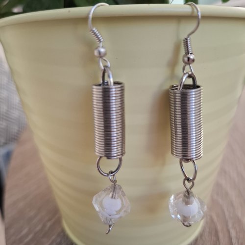 Boucles d'oreilles pendantes ressorts