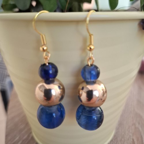 Boucles d'oreilles pendantes perles marine et or