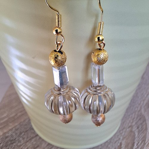 Boucles d'oreilles pendantes perles transparente et or