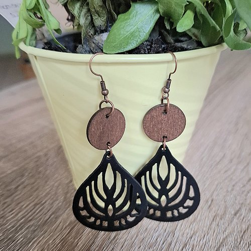 Boucles d'oreilles pendantes marron et noir