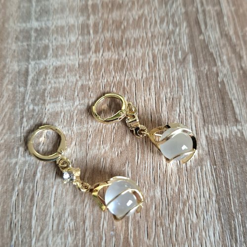Boucles d'oreilles pendantes or et perle blanche transparente