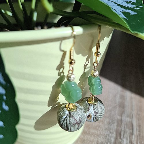 Boucles d'oreilles pendantes perles tissu vert