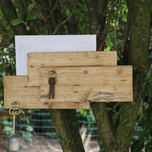 Accroche-clés et dépose courrier en bois