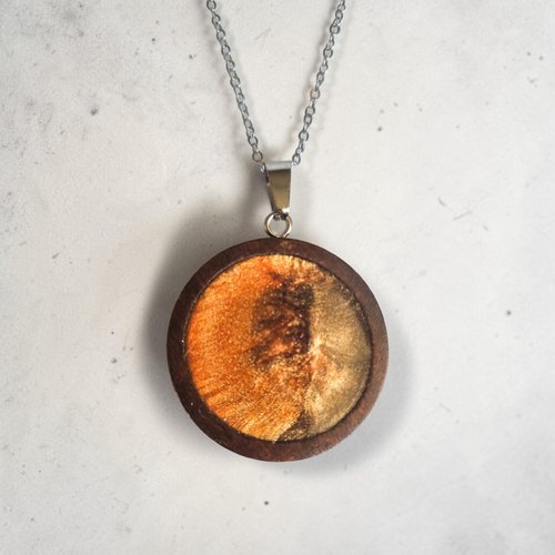 Collier médaillon nébuleuse marron