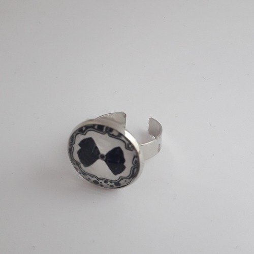 Bague cabochon " petit nœud "