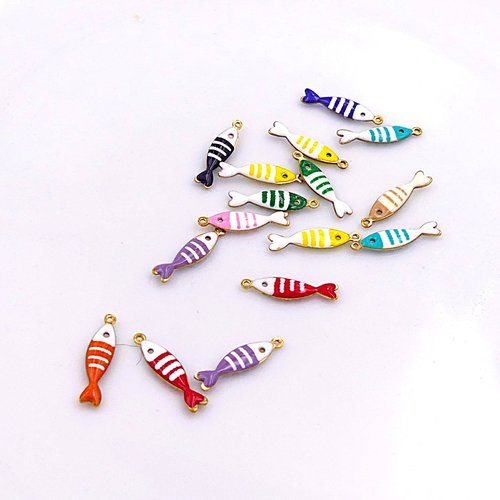 16 pendentifs petits poissons métal émaillé, mélange de couleurs