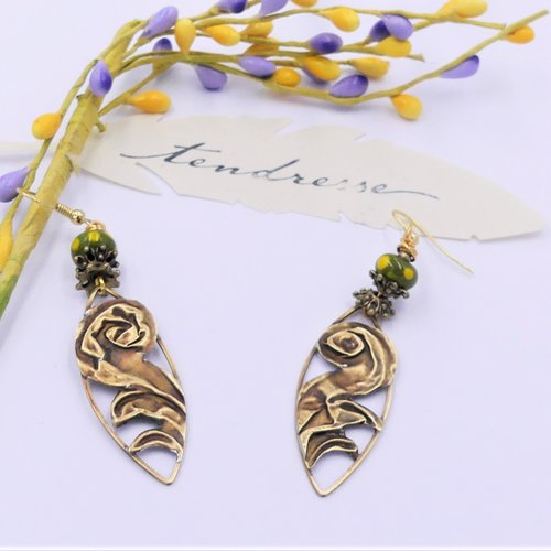 Boucles d'oreilles laiton bronze travaillé et perles verre