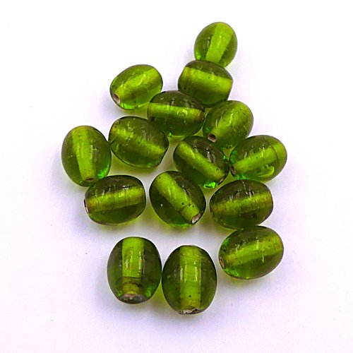 15 perles en verre, forme ovale, vert foncé 10 x 7 mm
