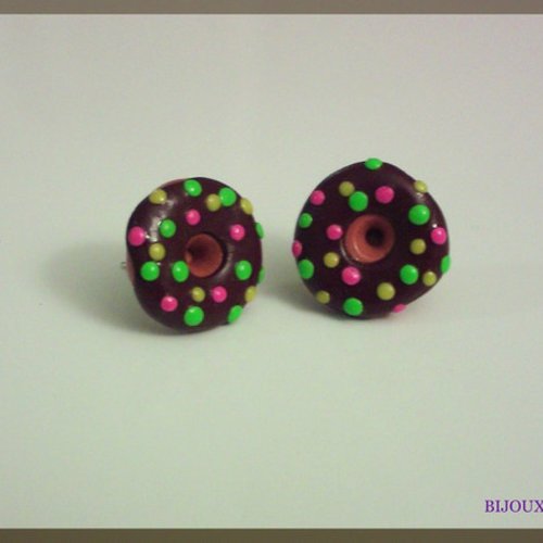 Boucles d'oreilles puces donut chocolat en fimo