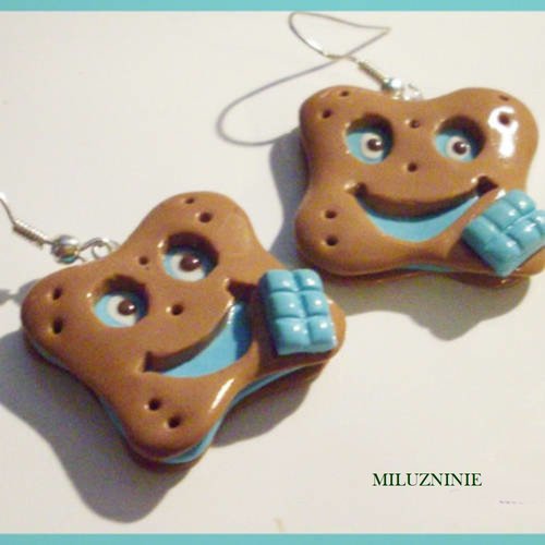 Boucles d'oreilles biscuit sourire bn bleu en fimo