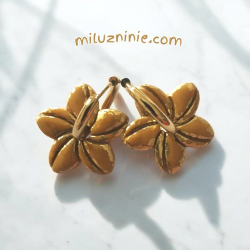 Pampilles ocre avec légers reflets dorés – fimo artisanale pour créoles | interchangeables