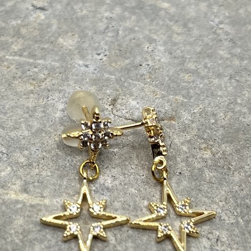Boucles d’oreilles étoiles avec strass doré à l’or fin