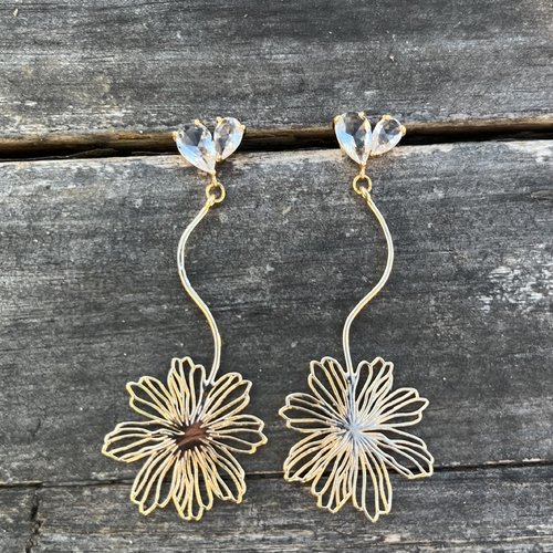 Boucles d’oreilles clou avec strass et fleur en acier inoxydable doré à l’or fin