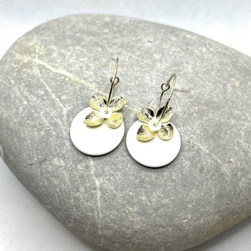 Boucles d’oreilles pomme d’amour, blanche