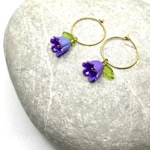 Boucles d’oreilles créoles clochette violette