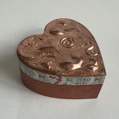 Boîte à bague en bois en forme de coeur
