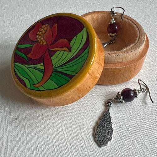 Petite boîte ronde peinte à la main- motif floral (iris)
