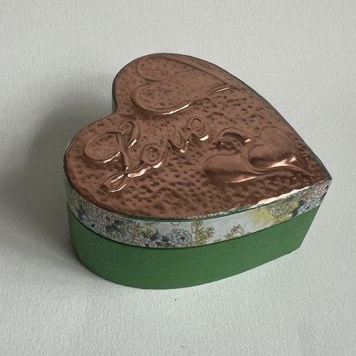 Boîte à bague en bois en forme de coeur