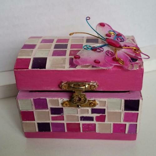 Petite boîte à bijoux rose mosaïque et papillon