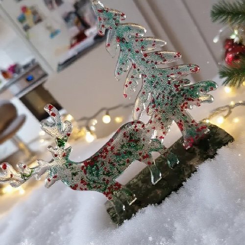Décor de table. cerf en forêt